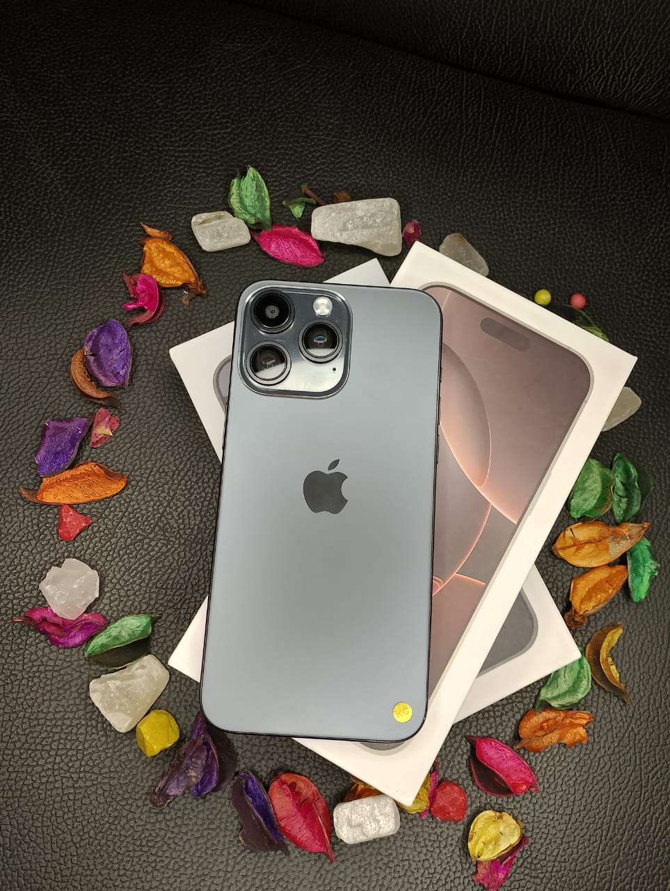 ما تفكرش كتير... iPhone 16 Pro Max بين إيديك بسعر مش موجود في أي حتة!
