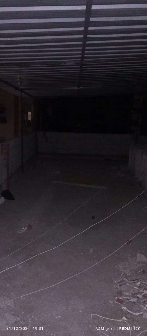 شقة للبيع بالسيوف شماعه دور 6 سلم أخير سطح معزول