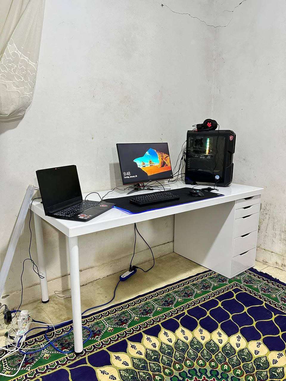 مكتب جيمنج 
شامل وحده ادراجً