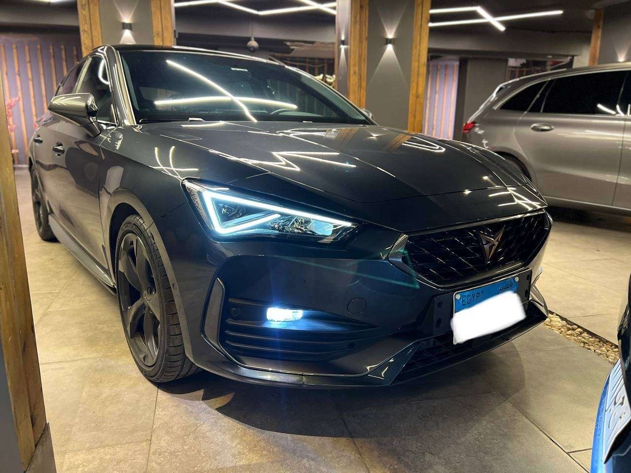 Leon Cupra  2000CC  190hp موديل 2023  وكيل  عداد 16 الف لون جراي فرش ا