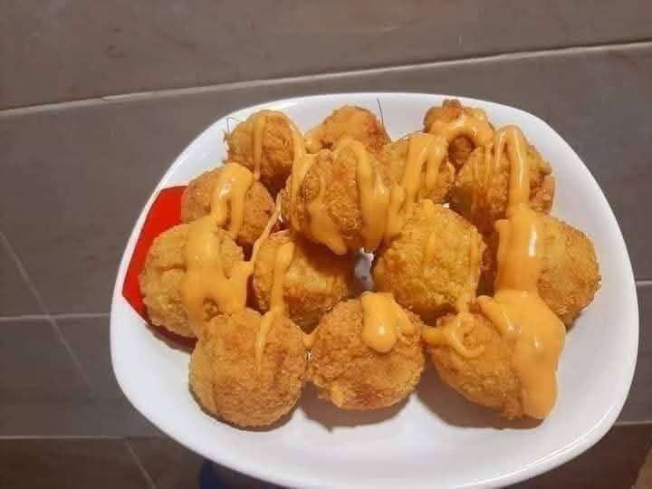 كور من لحم الفراخ مكورة و بداخلها محشية جبنة شيدر و رومي و تركي مدخن