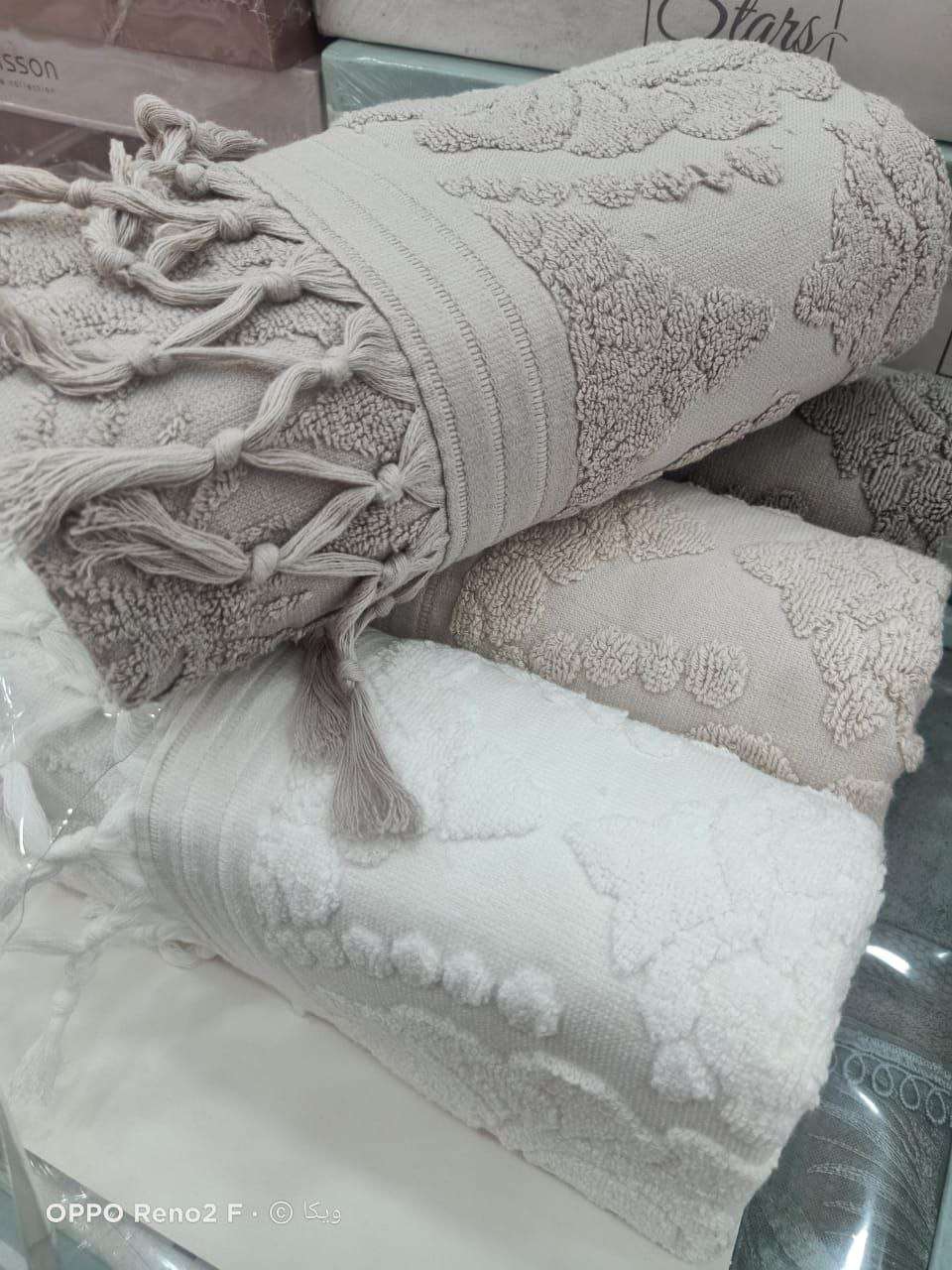 طقم فوط شراشيب في شنطة كنزو
قطن صافي 
4 قطع 
مقاس 120*60
و