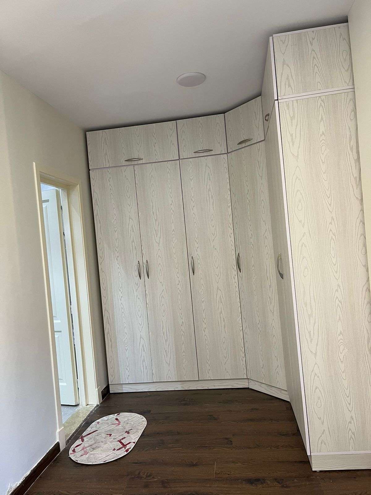 خدمة تفصيل وتصنيع الدرسينج روم 01115759997
