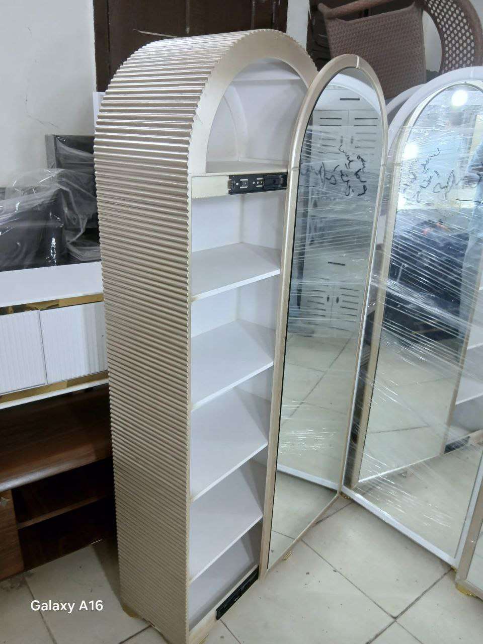 دولاب وحدة تخزين