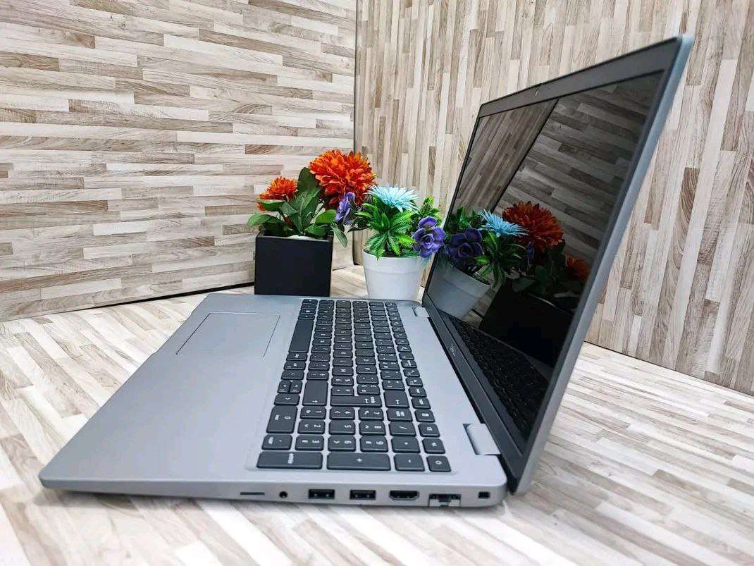 DELL Latitude 5520