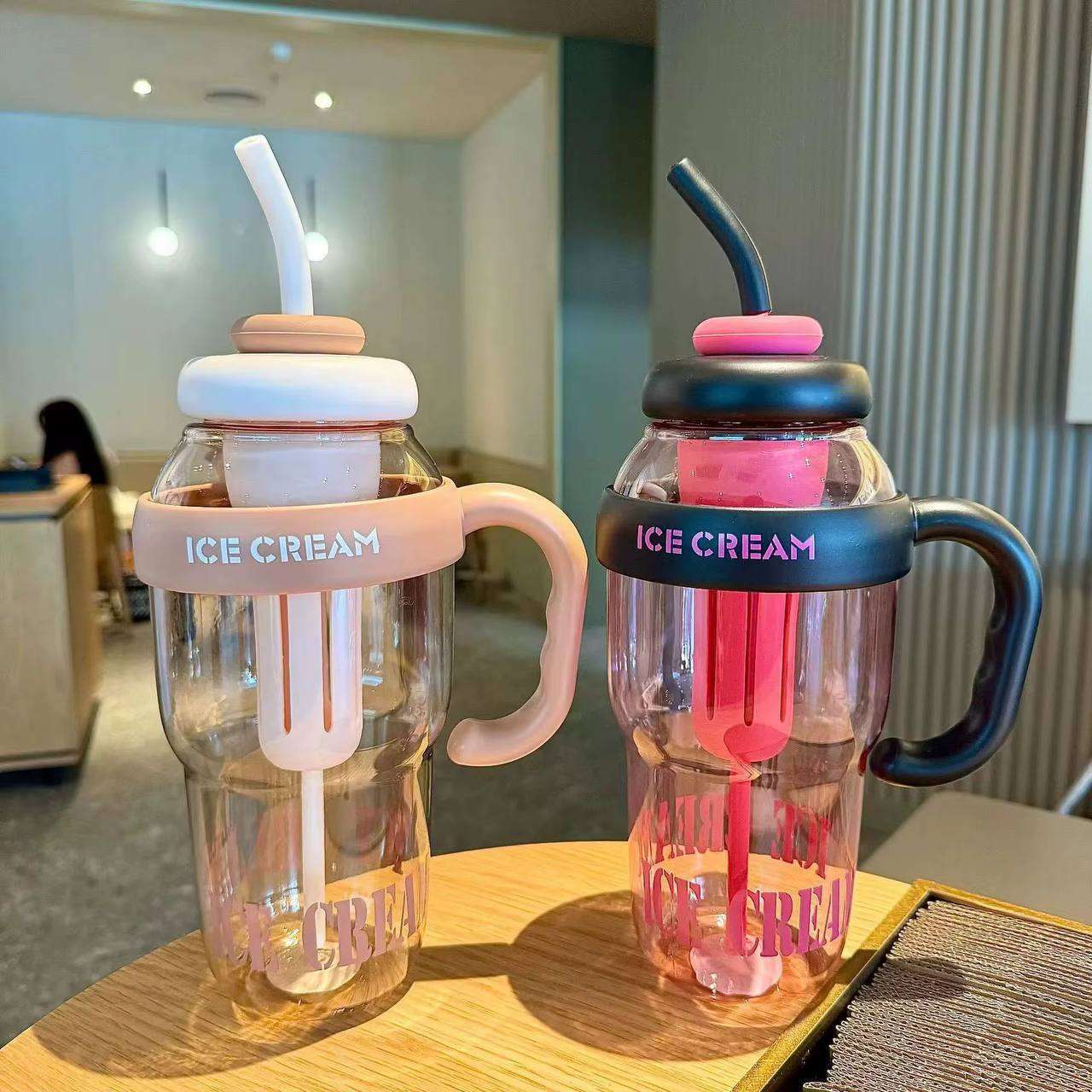 زجاجة مياه شكل ICE CREAM