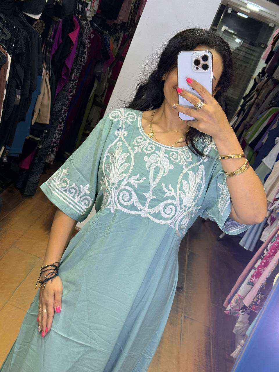 عبايات مطرزه