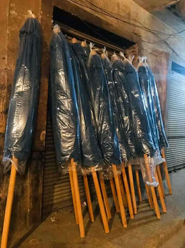 شمسية قماش دوك ٥٥٠ جرام خشب زان احمر بطقم عجل مقاس ٣ فى ٣