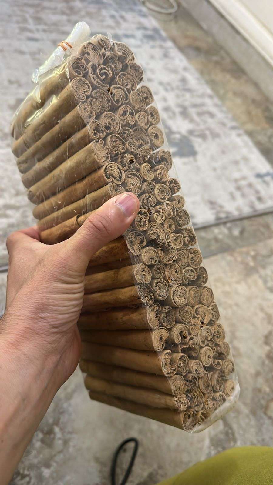 قرفه سيجار سيلاني اصل القرفه الحقيقي سعر ال١٠٠ جرام