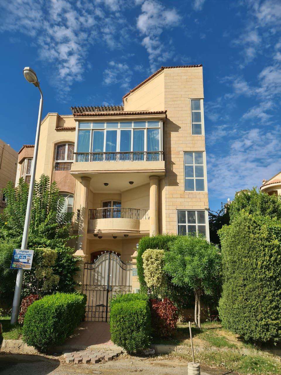 للبيع فيلا بمساحة 600 متر