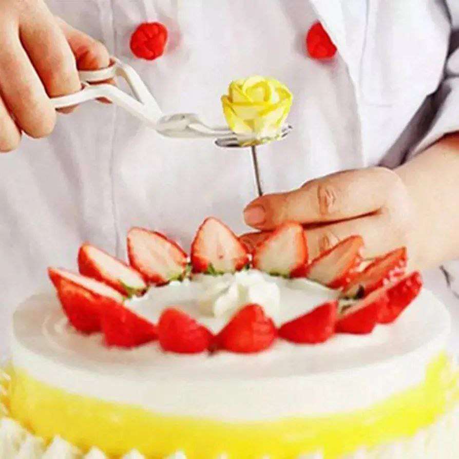 ادوات تزيين الكيك