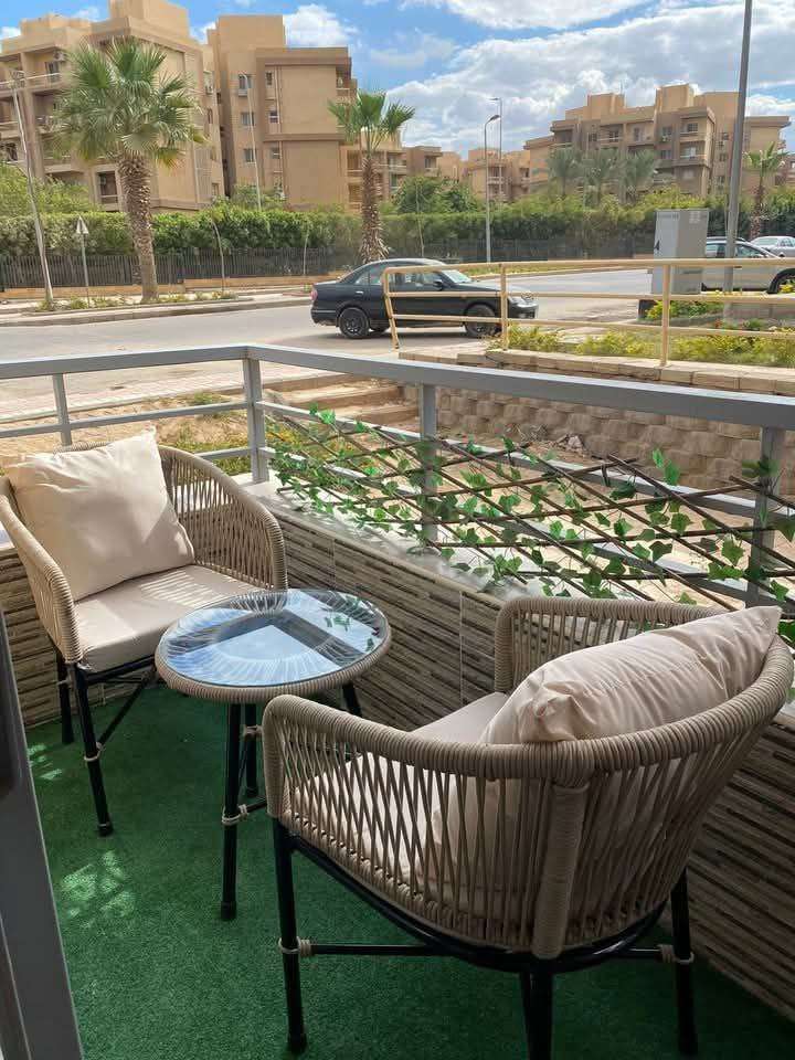 طقم سنابل تربيزة وكرسيين ضد الصدأ