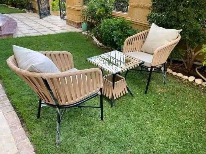 طقم سنابل تربيزة وكرسيين ضد الصدأ