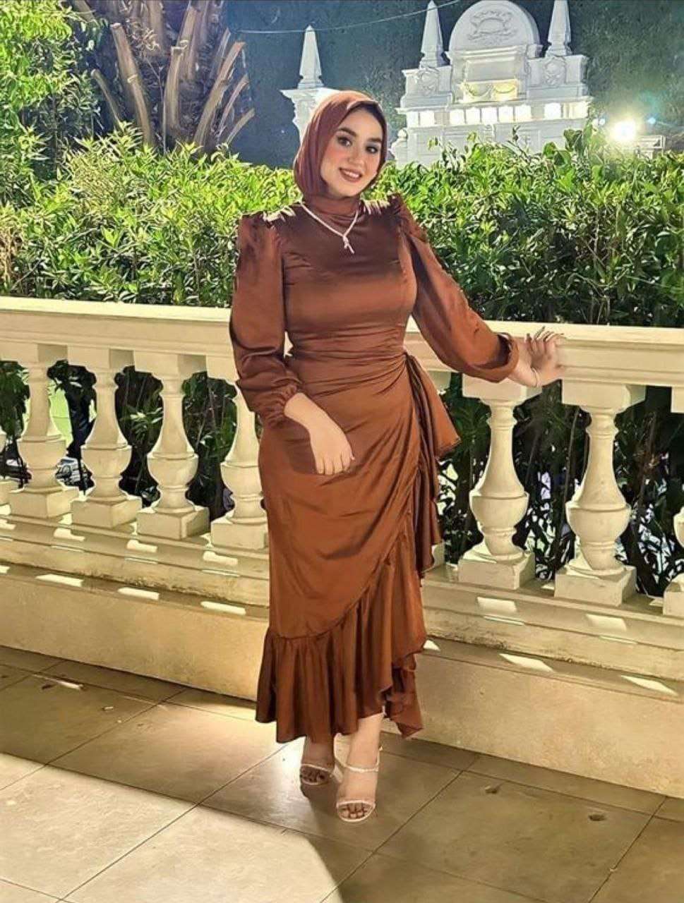 فستان ستان لف