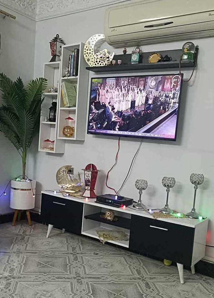 ترابيزة شاشة مودرن