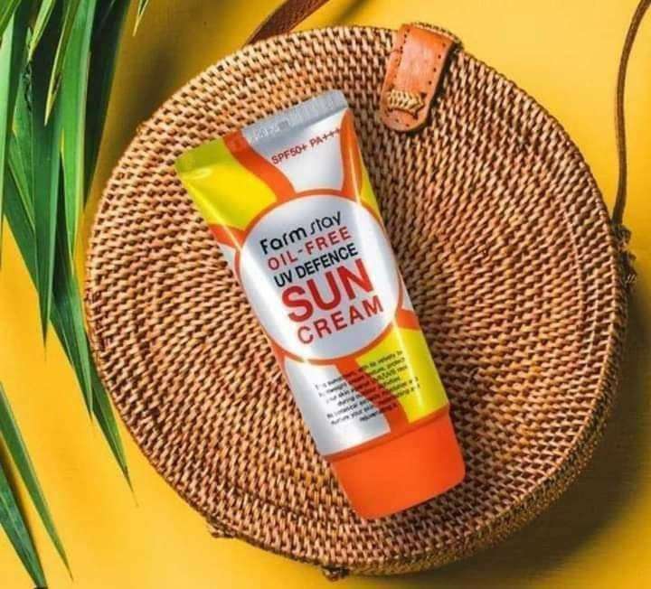 FARM STAY OIL-FREE UV Defence Sun Cream