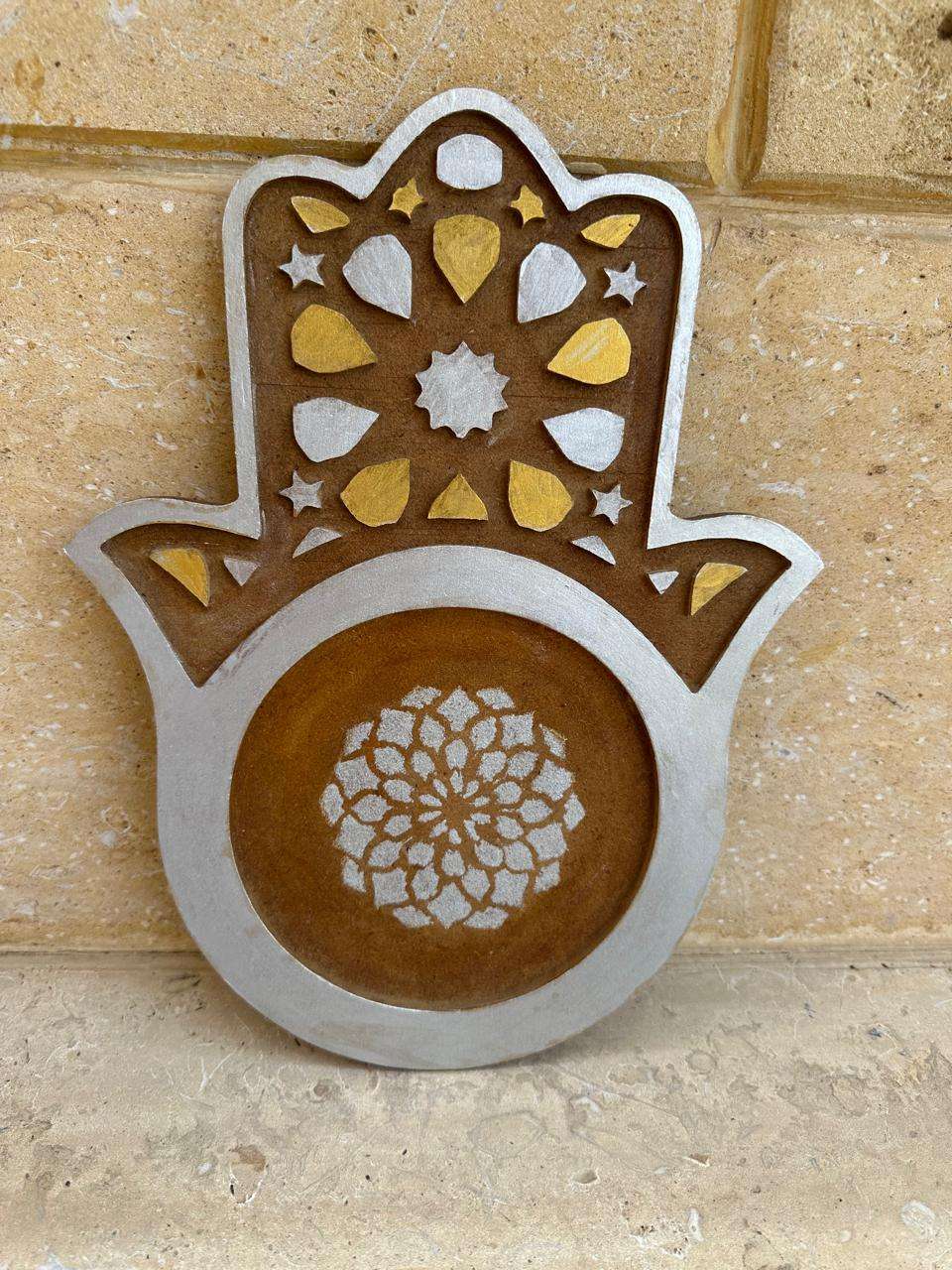 طبق من الخشب للديكور
