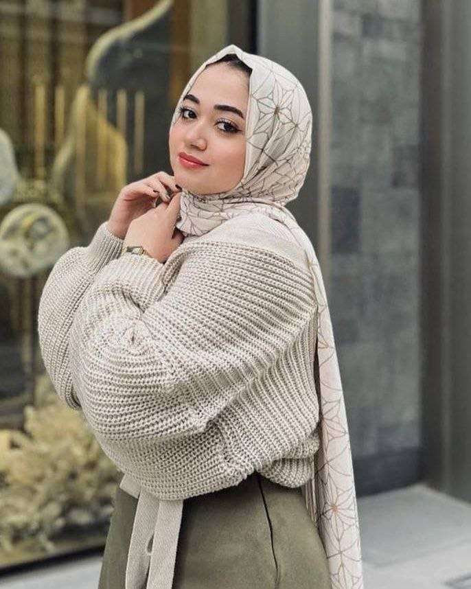 بلوزة الاوتفيت دايما شيك لو دخل مع اي حاجه قمر