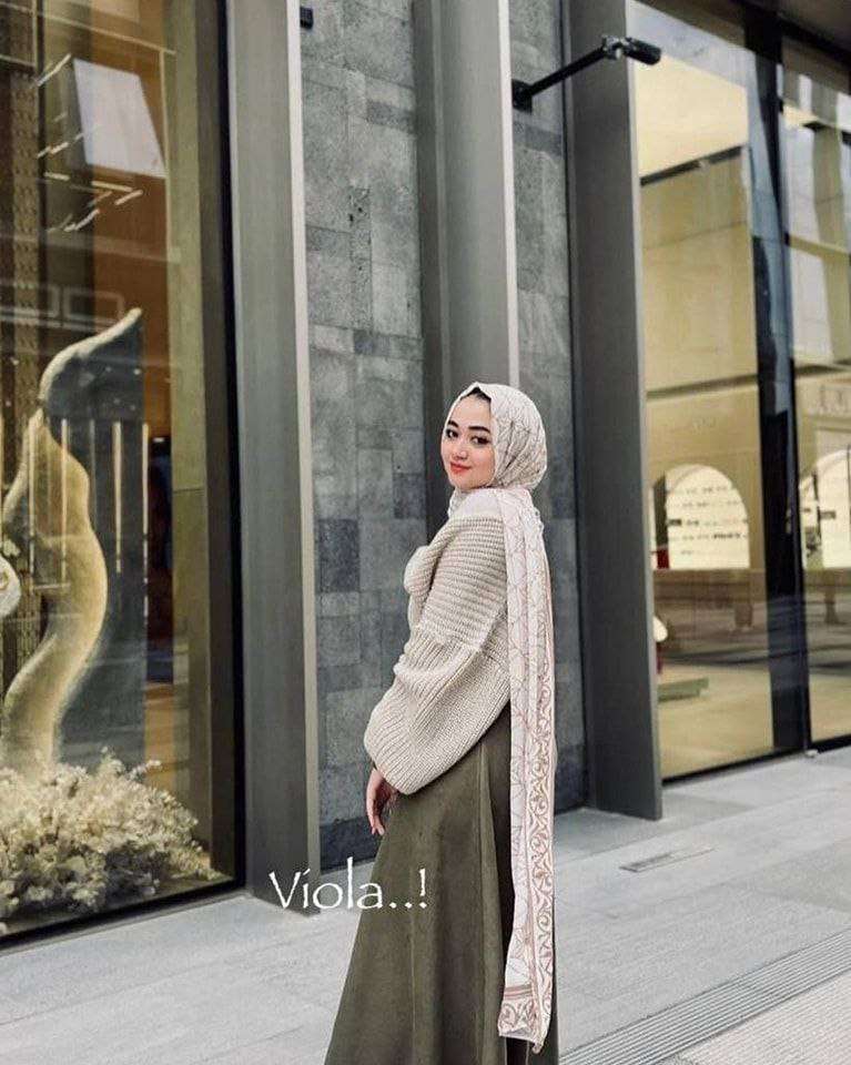 بلوزة الاوتفيت دايما شيك لو دخل مع اي حاجه قمر