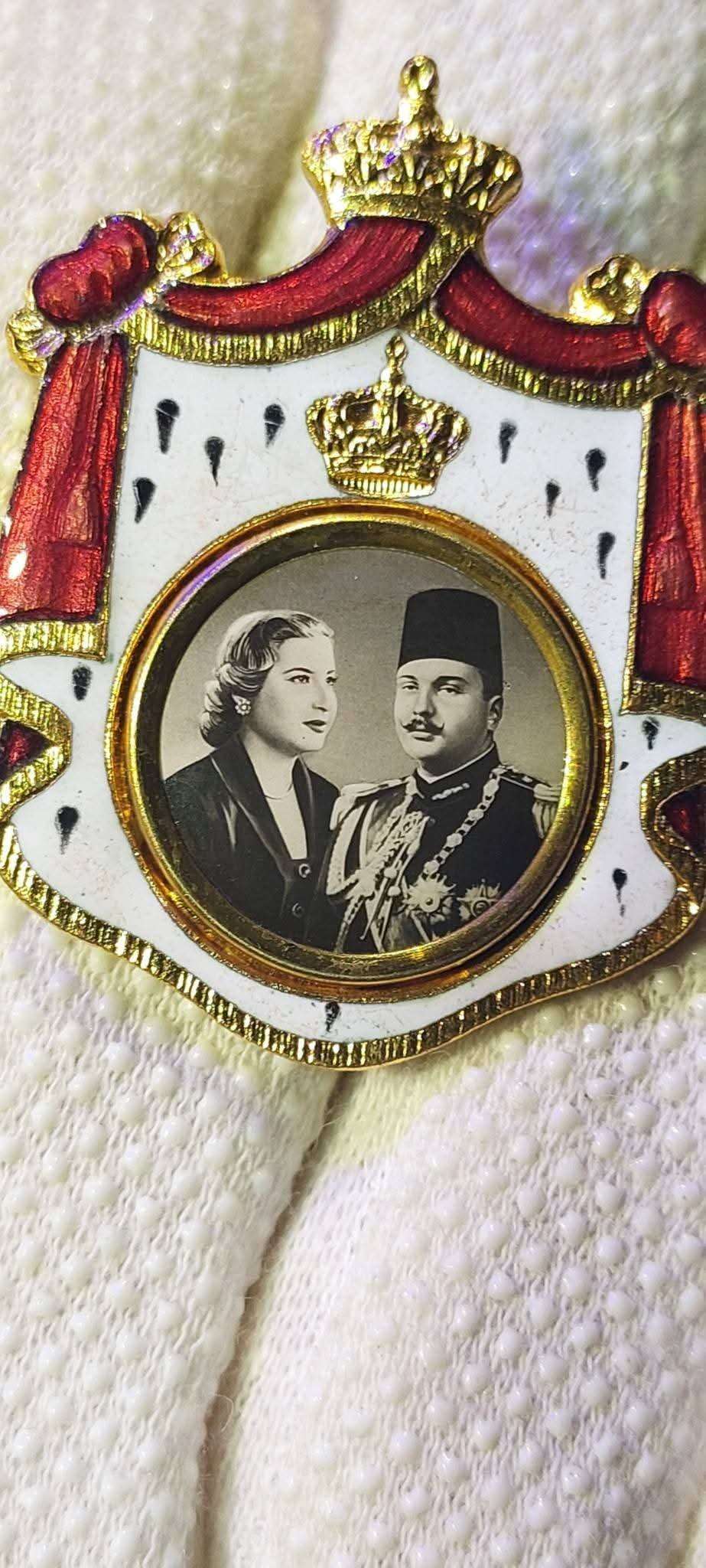 دبوس الزواج الملكية فاروق و ناريمان اصلي بحالة ممتازة