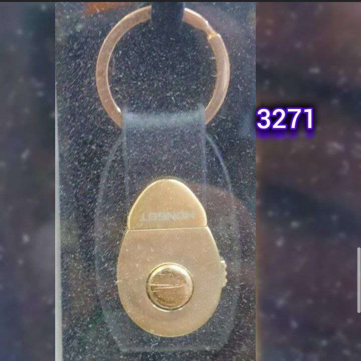 ميدالية مفاتيح جذابة وبشكل انيق