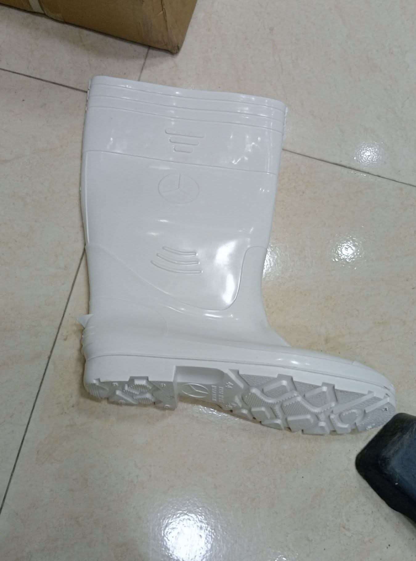 كوزلك مرسيدس بيور ابيض
