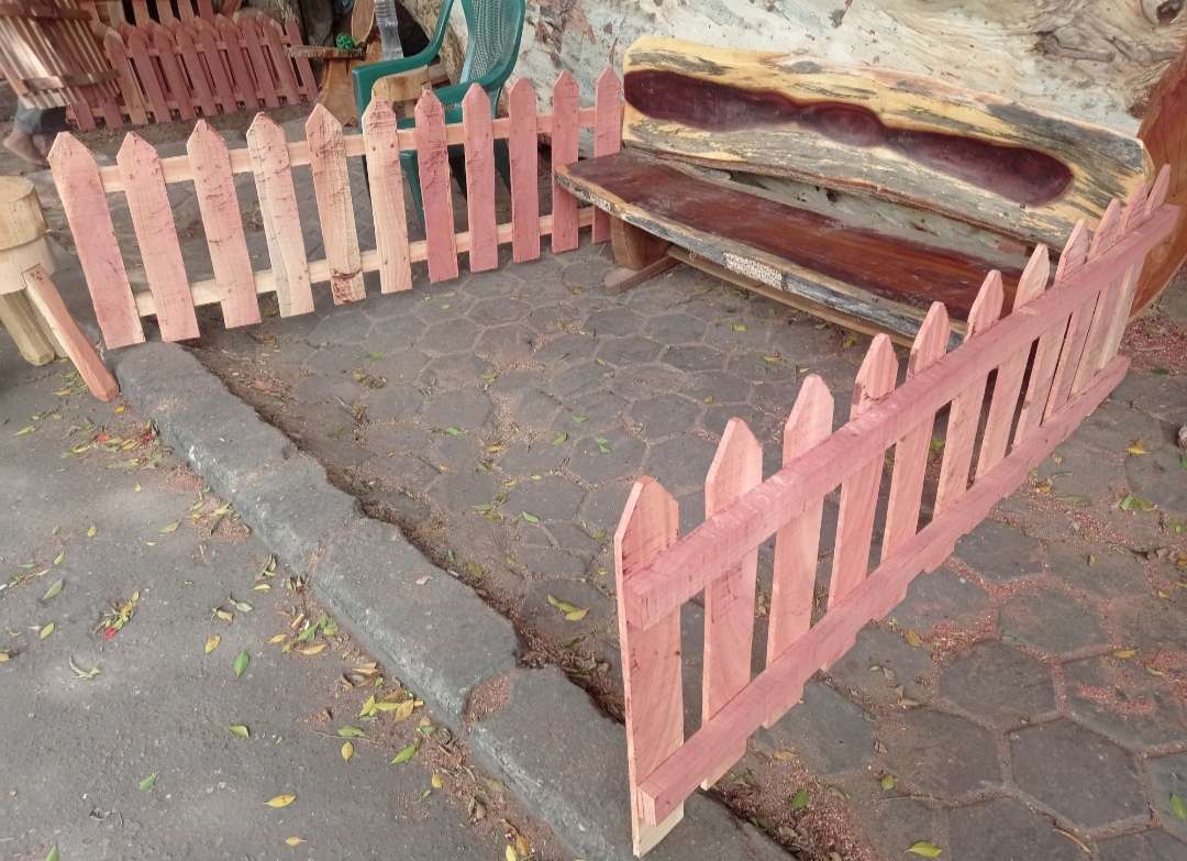 أسوار خشبيه للحدائق والڤيلات