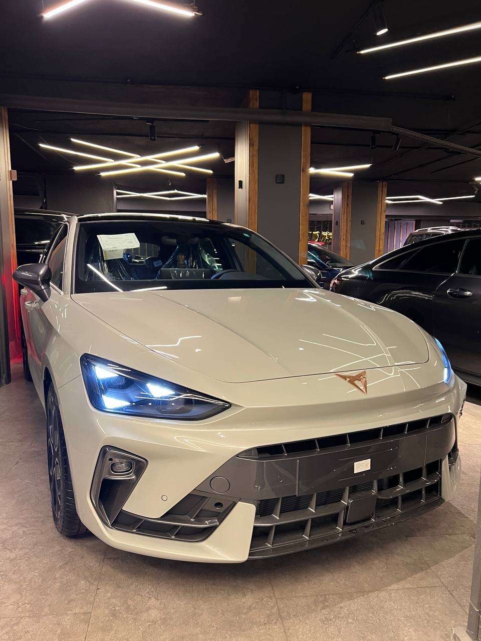 CUPRA LEON 2026 متاح ابيض و Taiga grey