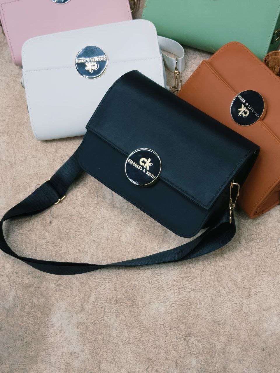 شنطه يدوي وكروس