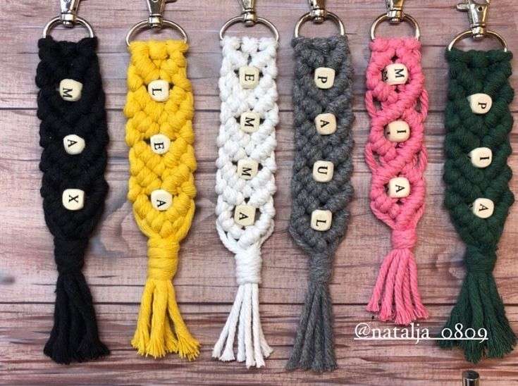 مدليات مفاتيح او شنطة وتوزيعات خطوبة وسبوع وعيد ميلاد