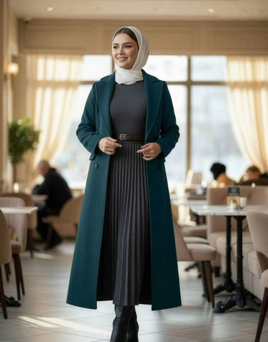 الموديل طقم تلات قطع بلور طويل جوخ كم ثلاث زرار اتنين جيب جيبه بلسيه