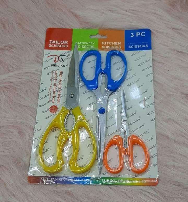 مقص ٣