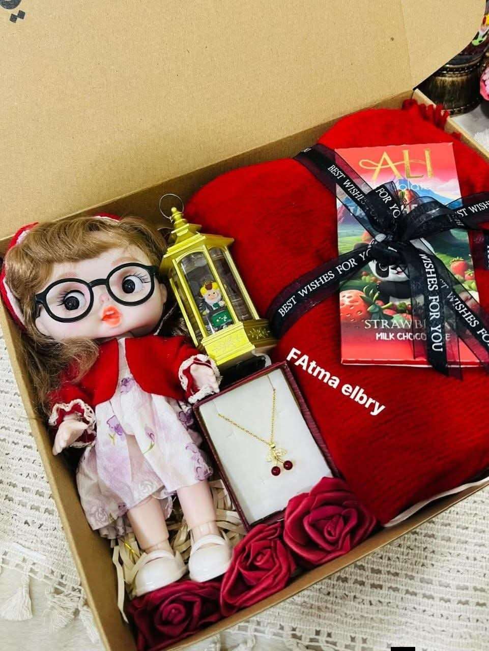 بوكس عيد الحب و رمضان العروسه الكوتي بوتي و الفانوس الزيت الشال الاحمر