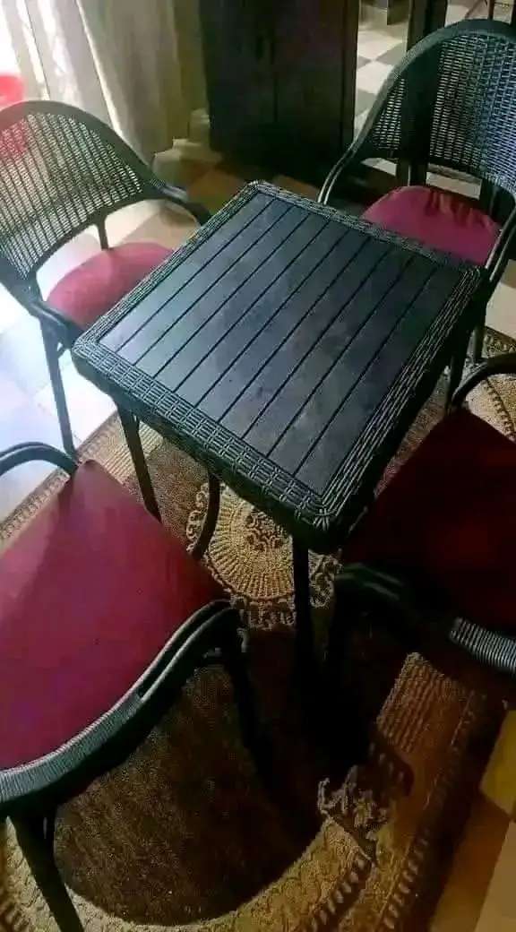 كراسي بلاستيك متينة وعصرية جودة عالية وسعر مميز