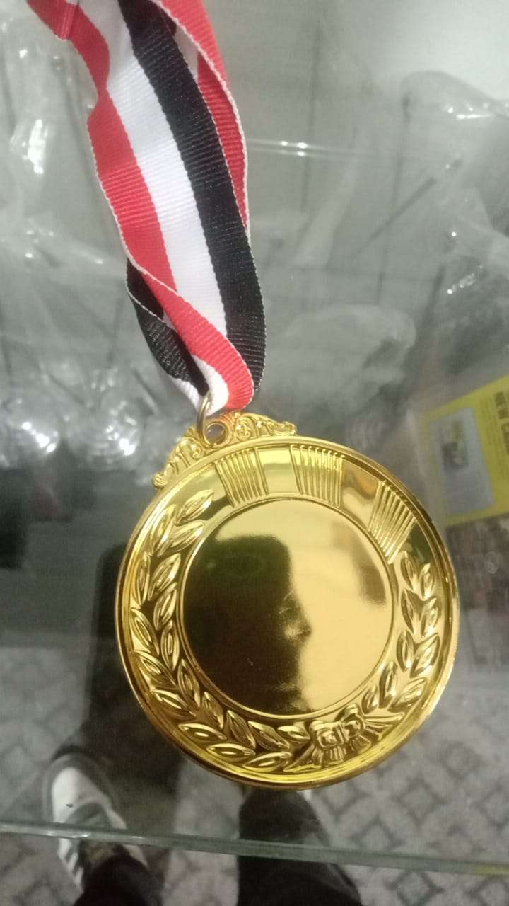 ميداليه تكريم دهبى وفضى وبرونزى مع شريط علم مصر