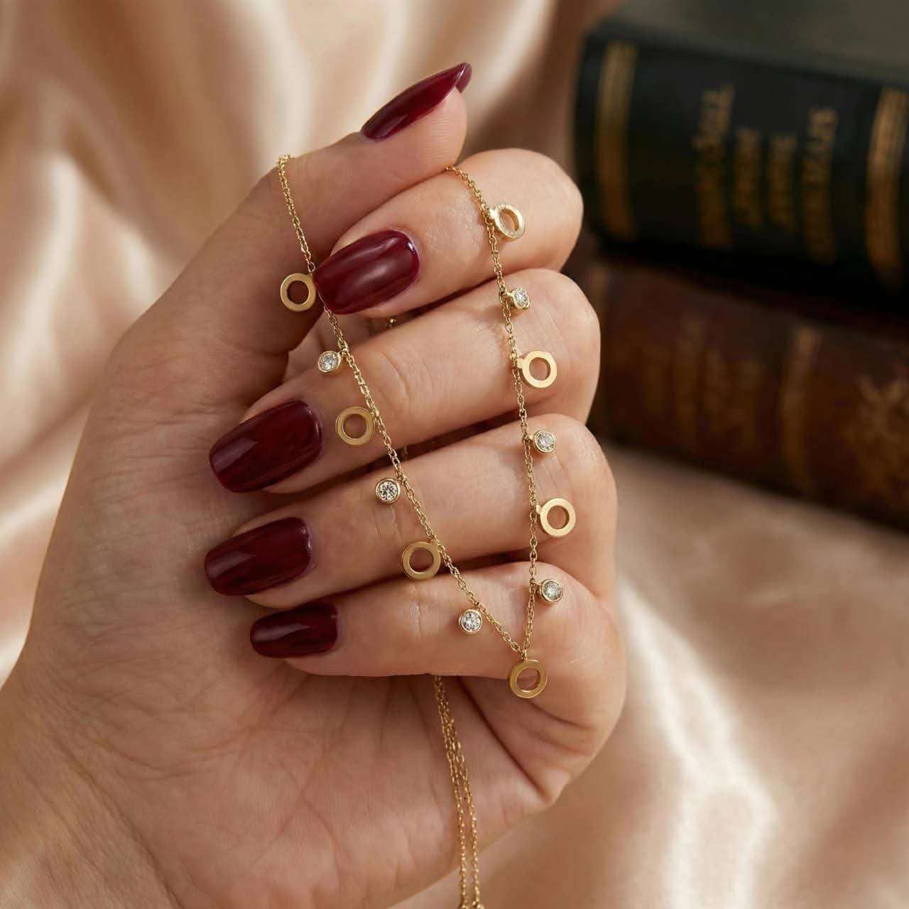 مجموعة أنيقة من السلاسل مطلية بالذهب عيار 18