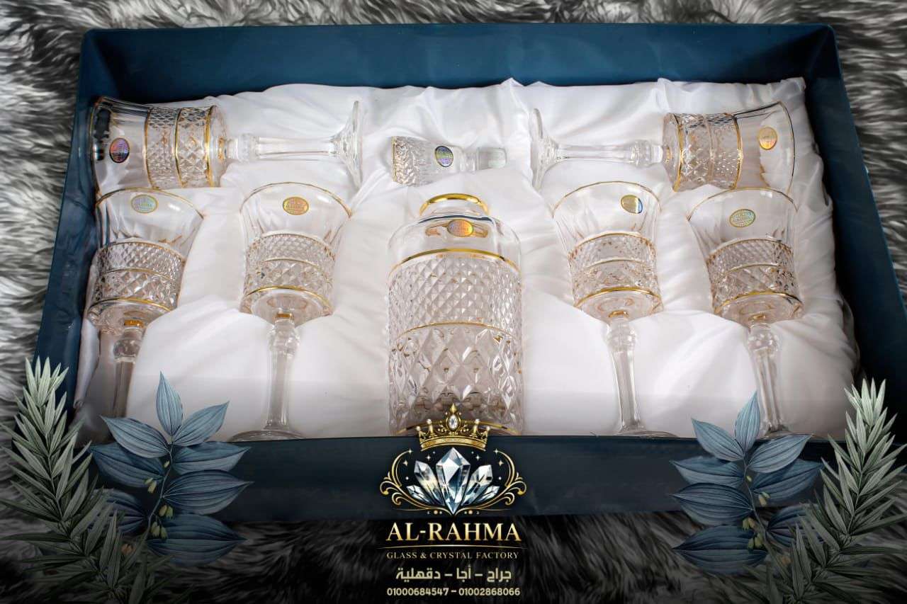 طقم كاسات وقارورة كرستال مدهب