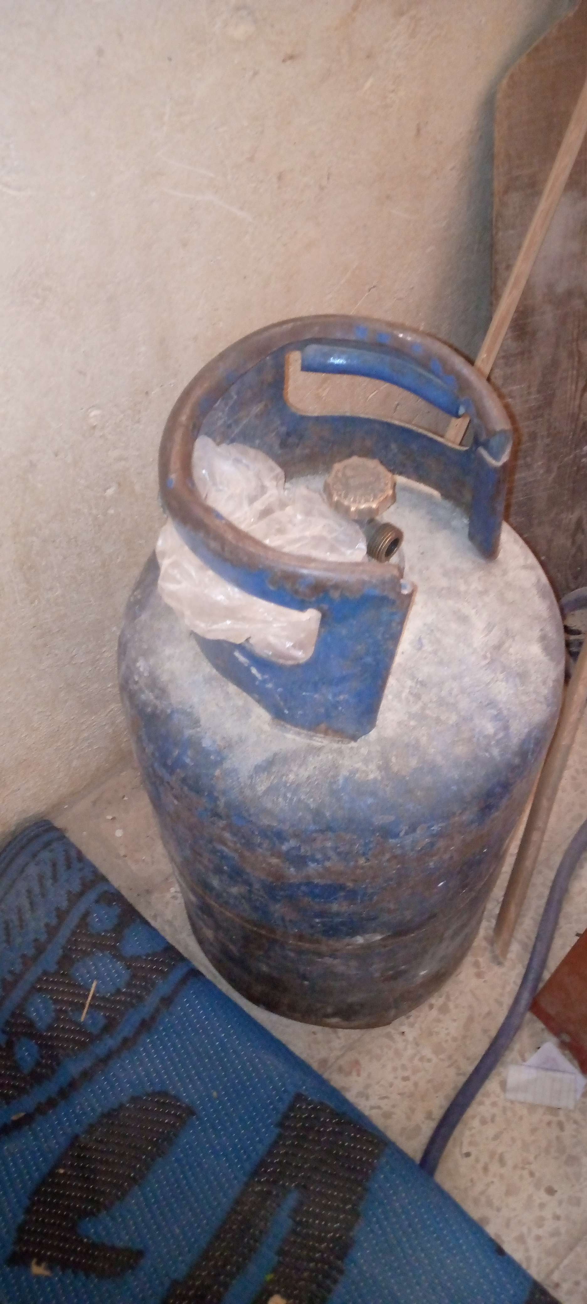 أنبوبة بتوجاز صغيره