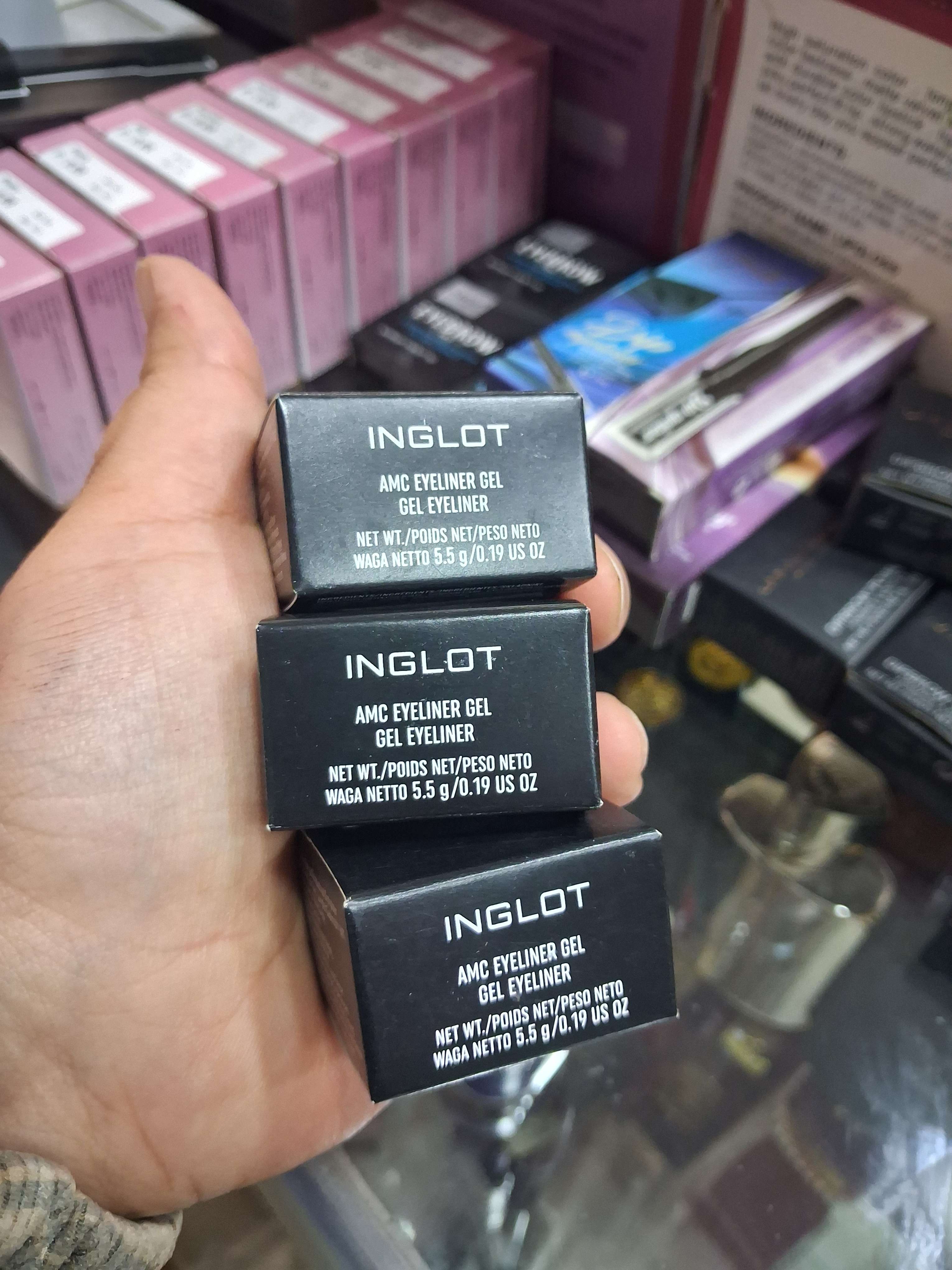 انجلوت جيل اسود