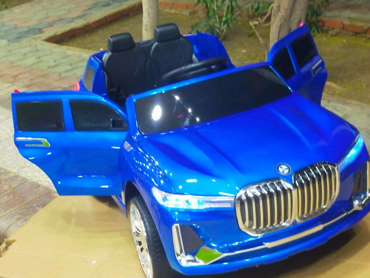 عربيهBmwx74 موتور 2 بطارية 6 وات  موتورين دفع خلفي