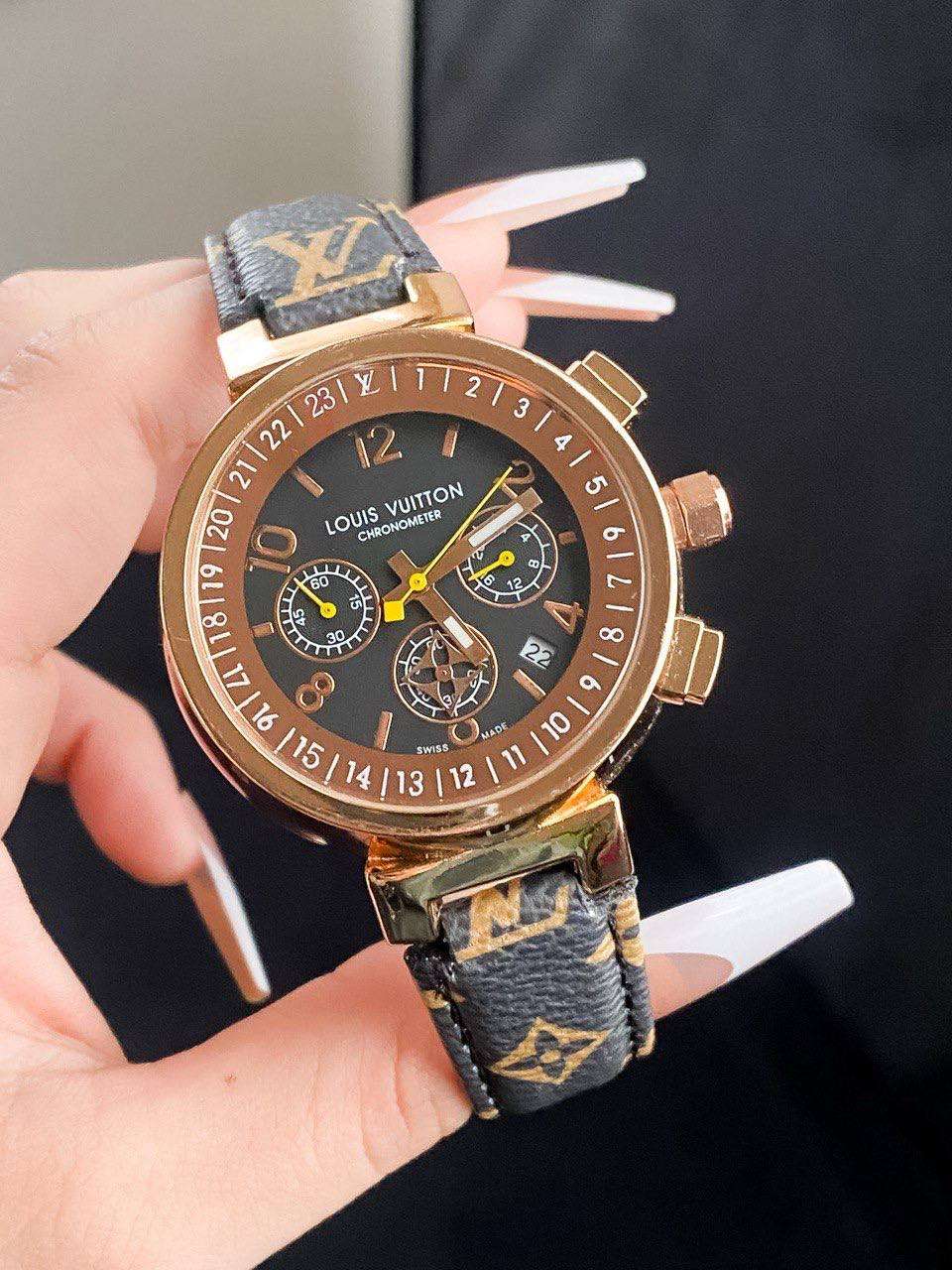 ساعة جلد حريمي ماركة  Louis Vuitton