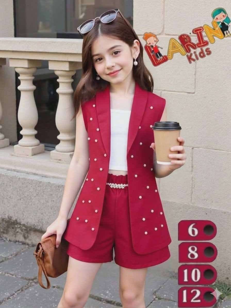 اشيك طقم بناتى ٣ قطع شورت وبدي وبليزر