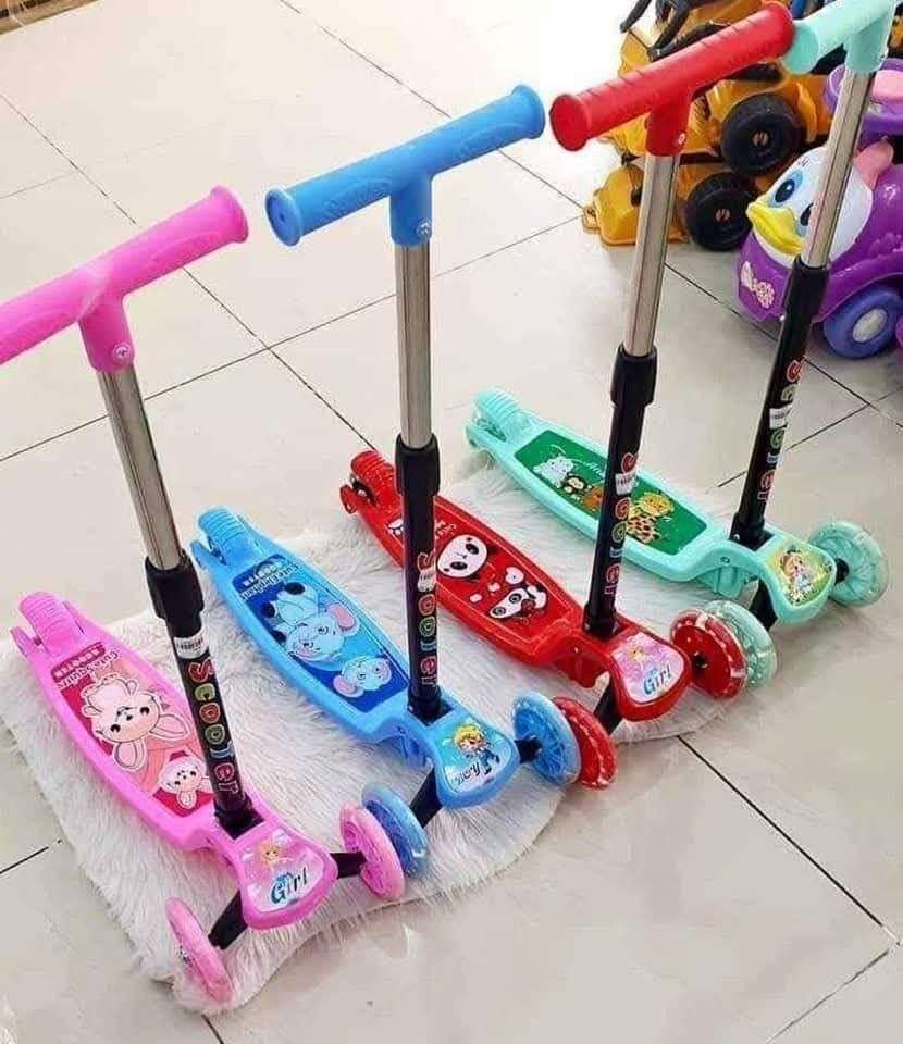 سكوتر بعجل رابر مضئ