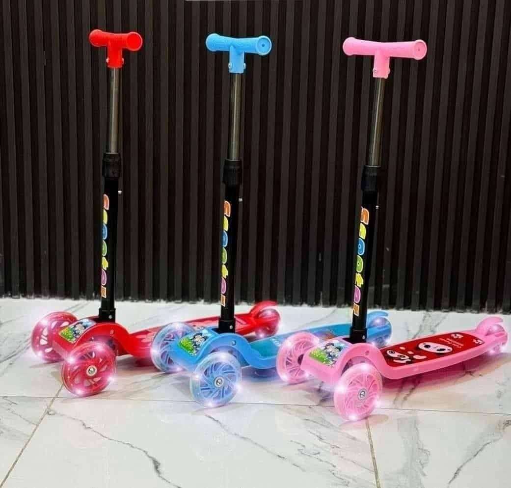 سكوتر بعجل رابر مضئ