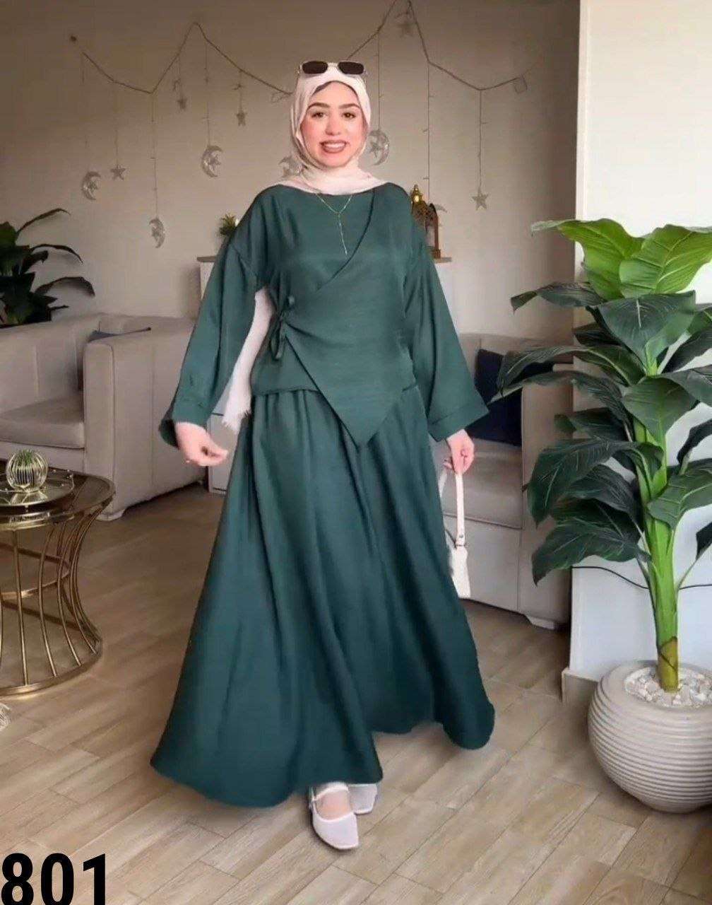 سوت اسكيرت قطعتين مكون من بلاوز لف