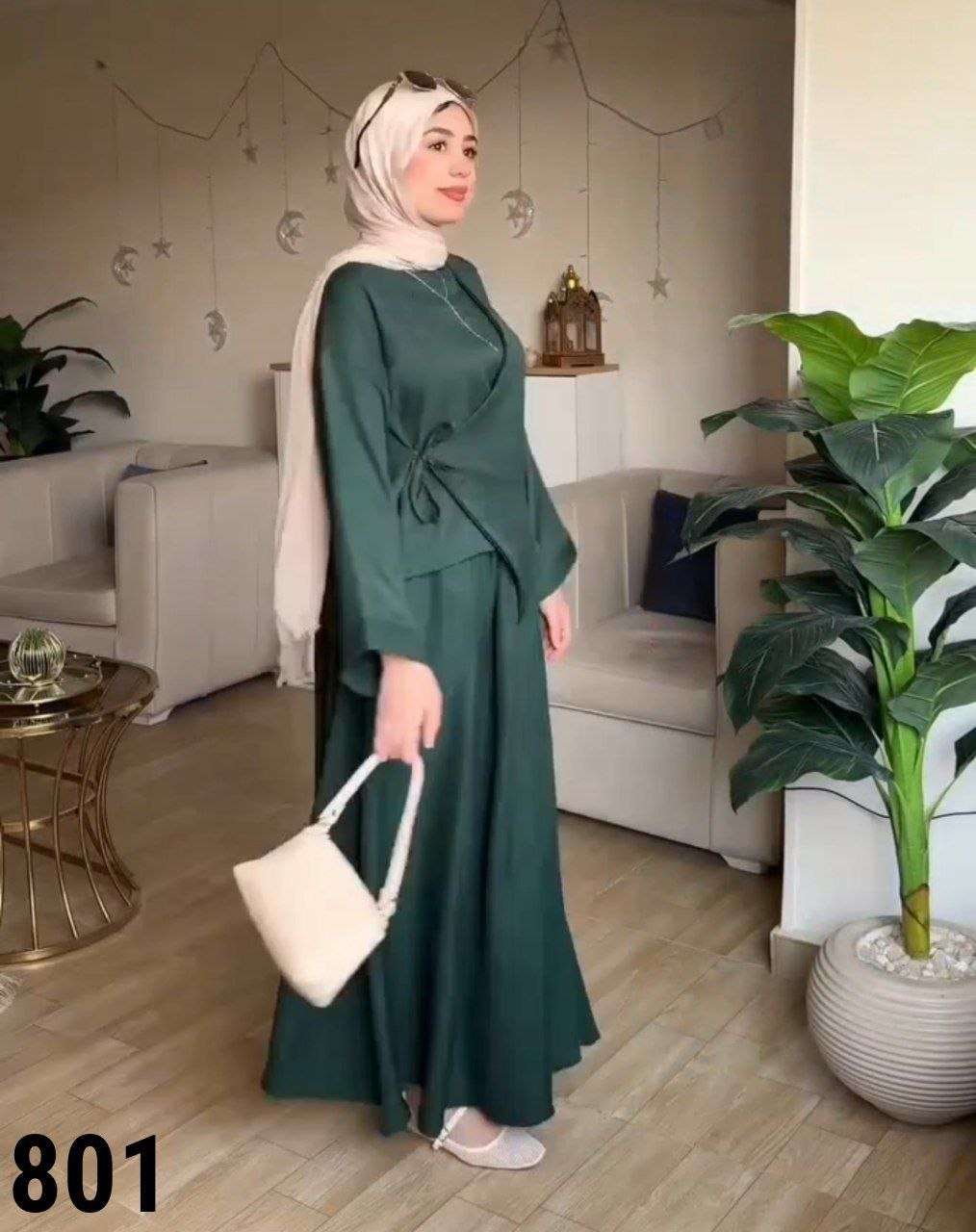 سوت اسكيرت قطعتين مكون من بلاوز لف