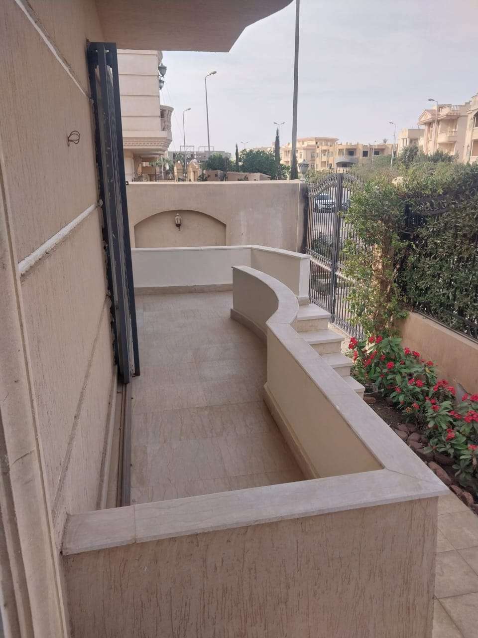 شقة للإيجار قانون جديد مدينة الشيخ زايد الحي 8 مجاورة الثالثة