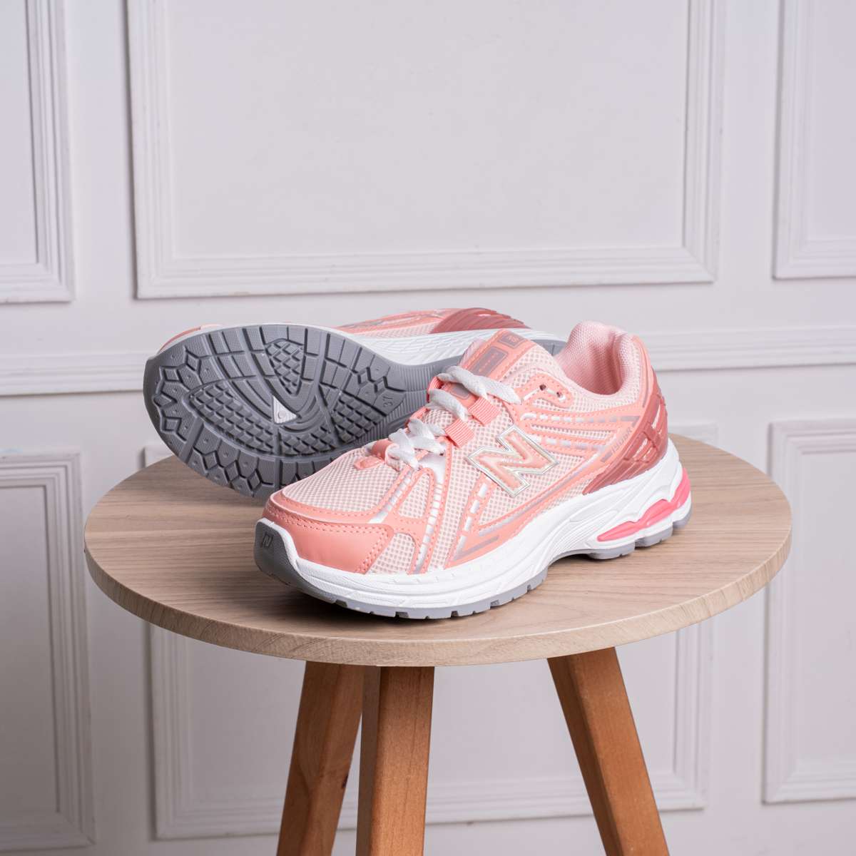جزمة New Balance SV65