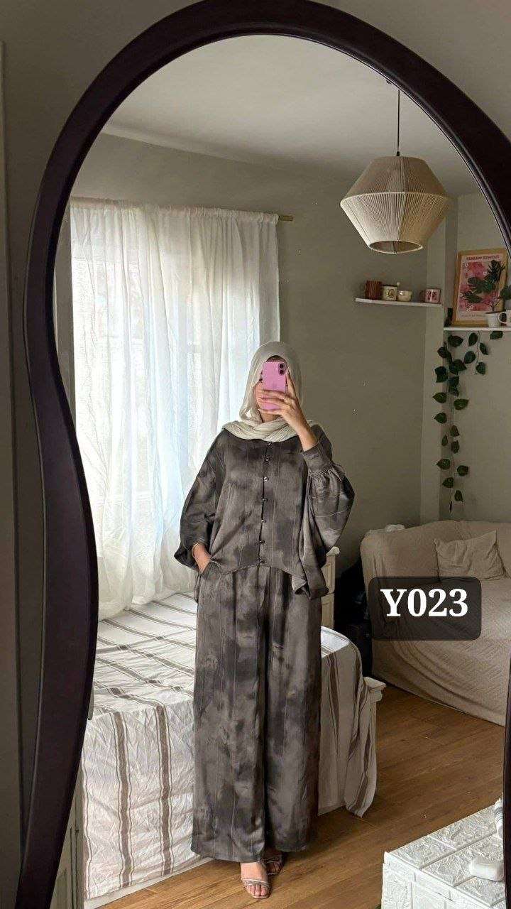 سوت بنشوه قطعتين مشبح بنطلون وايد ليج مميز