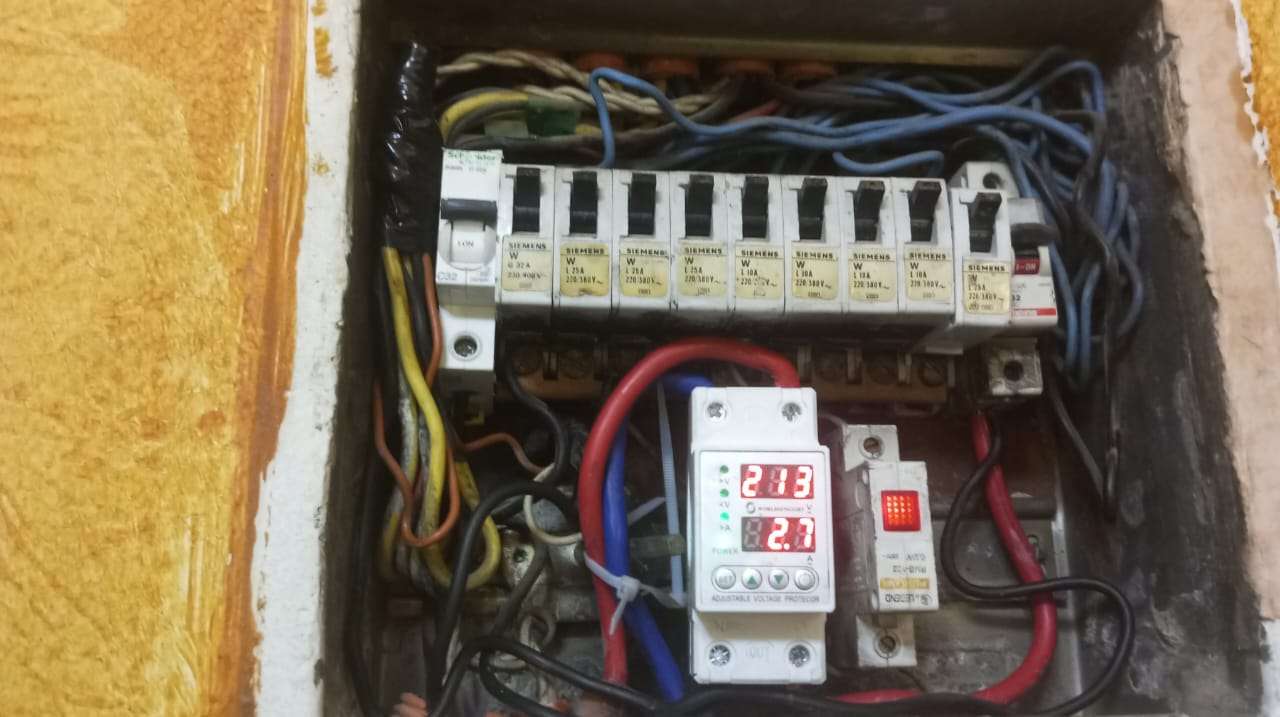 قاطع حماية من اتيكس سينجل فاز ٢٢٠ فولت قدرة ١٠٠ امبير